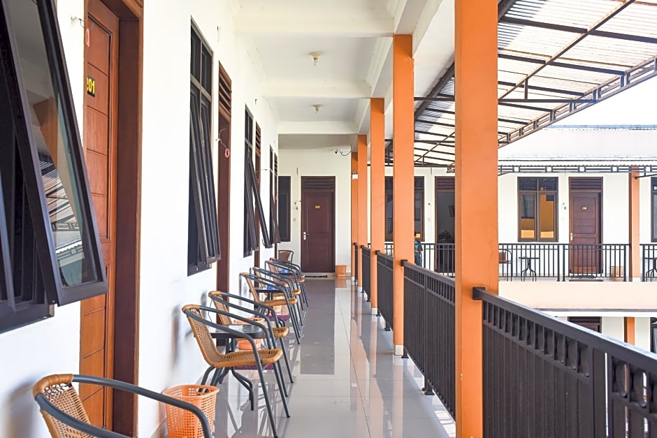 RedDoorz near Alun Alun Wonosobo