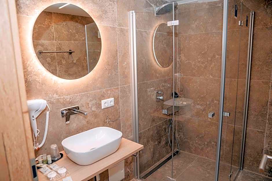 Central Hotel & Lounge Adult Only