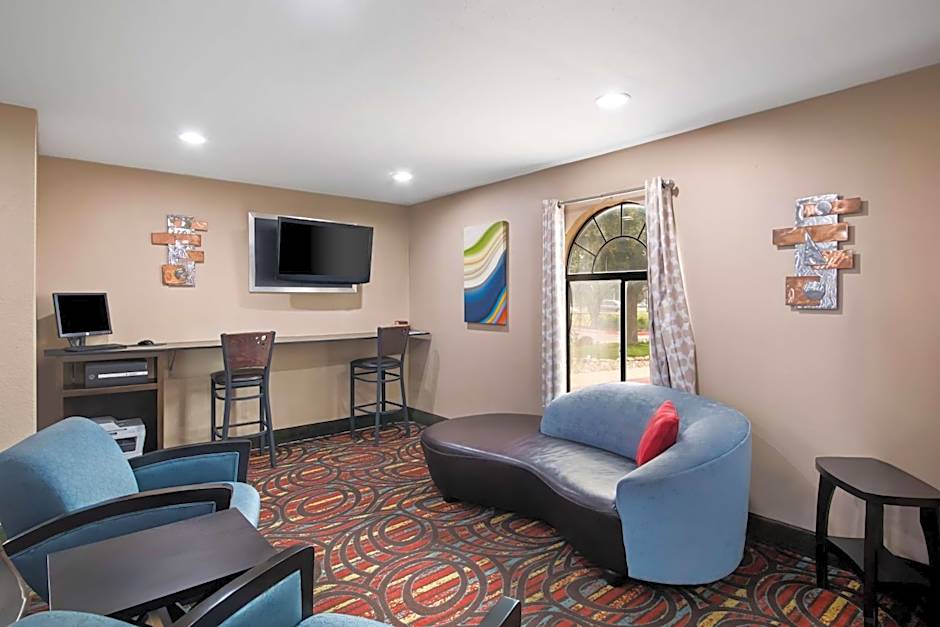 Best Western Cedar Inn