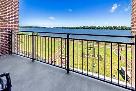 1 King Standard Balcony