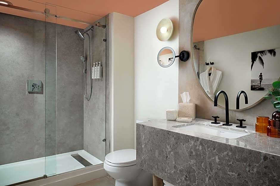 Sandbourne Santa Monica, Autograph Collection