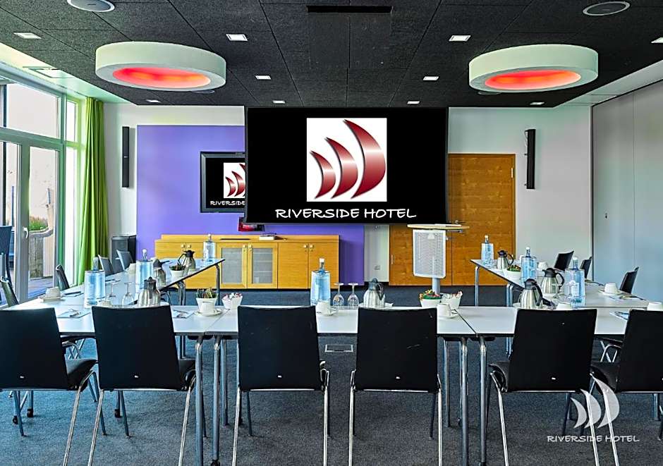 Riverside Hotel