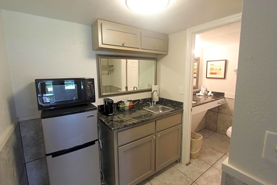 At Home Inn - Pensacola