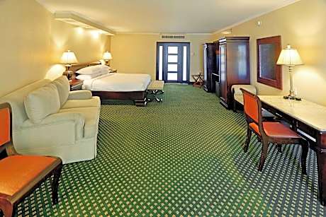 1 bedroom junior suite, 1 king, corner room, high floor, whirlpool