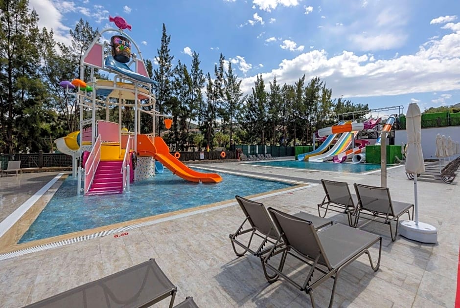 Ramada Hotel & Suites by Wyndham Kusadasi