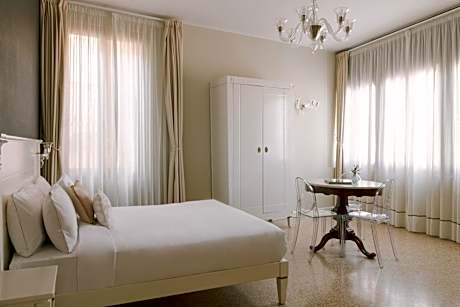 Deluxe Double Room with Canal View