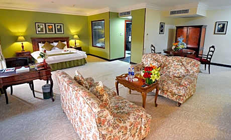 Diplomat Family Suite