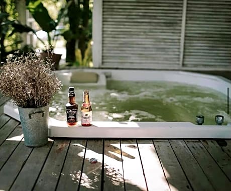 Courtyard Suite with Private Jacuzzi