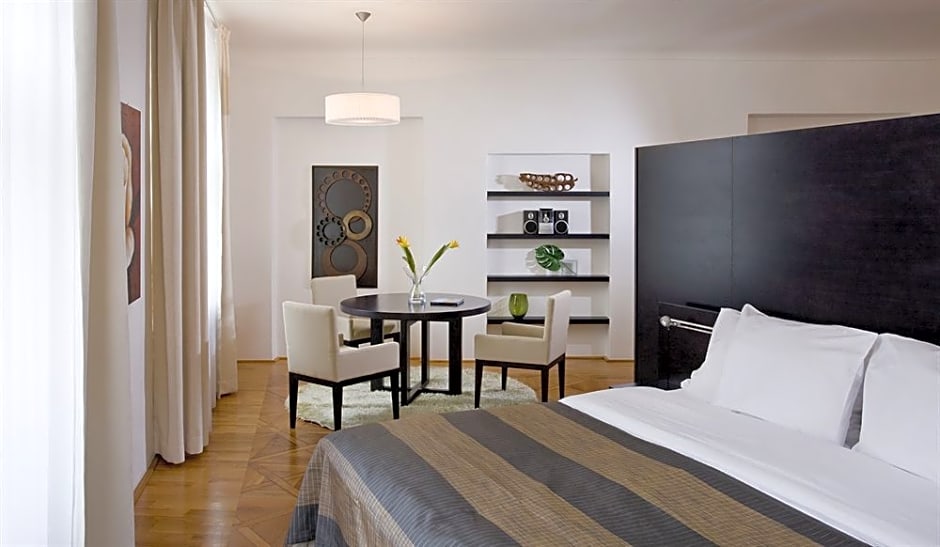 Golden Angel Suites by Adrez