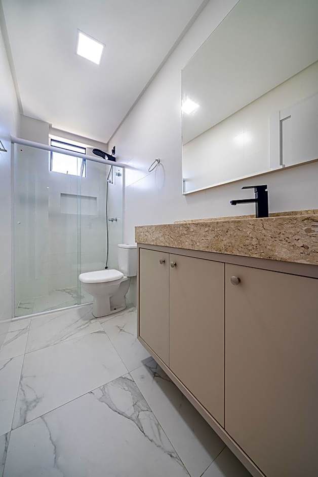 015 - Apartamento alto padrão próximo ao centro e à Praia de Bombas