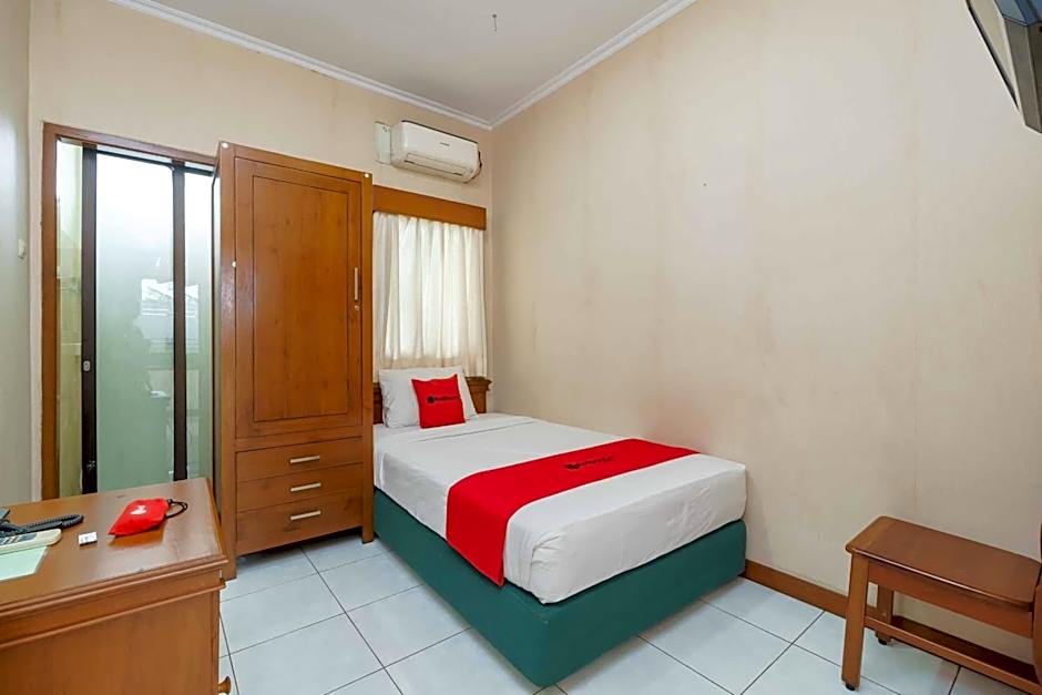 RedDoorz Plus near Kemang Raya