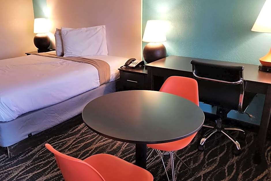 Howard Johnson by Wyndham Houston Hobby Airport