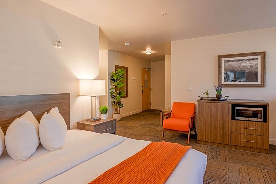 Inn At Moss Landing Point