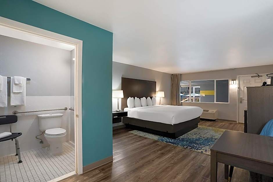 Richland Riverfront Hotel and Conference Center, Ascend Hotel Collection