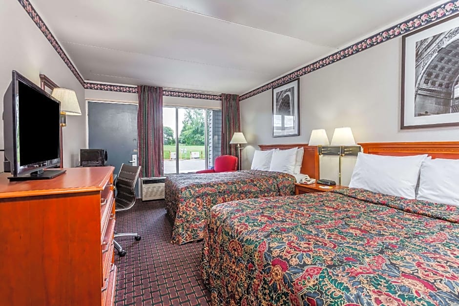 Days Inn by Wyndham Seymour