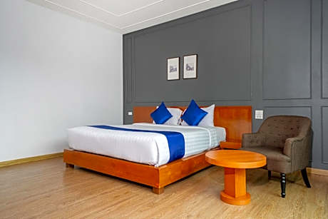 Deluxe Double Room with Pool Access