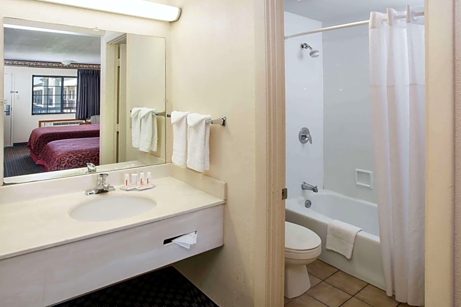 Days Inn & Suites by Wyndham Kokomo