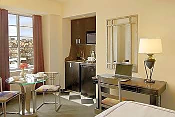Carlyle Suites Hotel