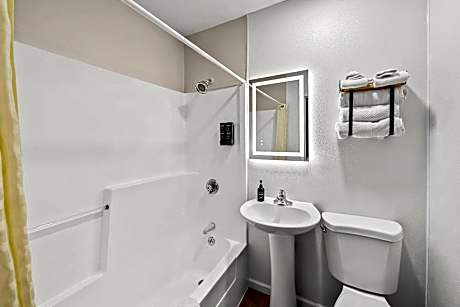 King Room Waterfront with Balcony - Non Smoking