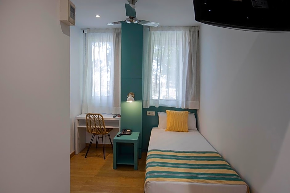 Yomo Hostal BCN Port