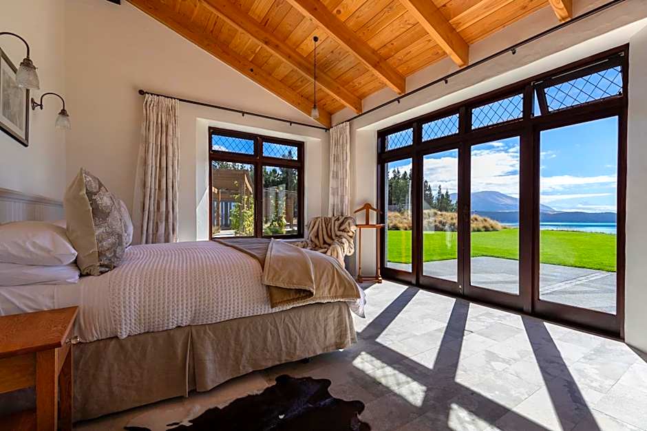 Mt Cook Lakeside Retreat