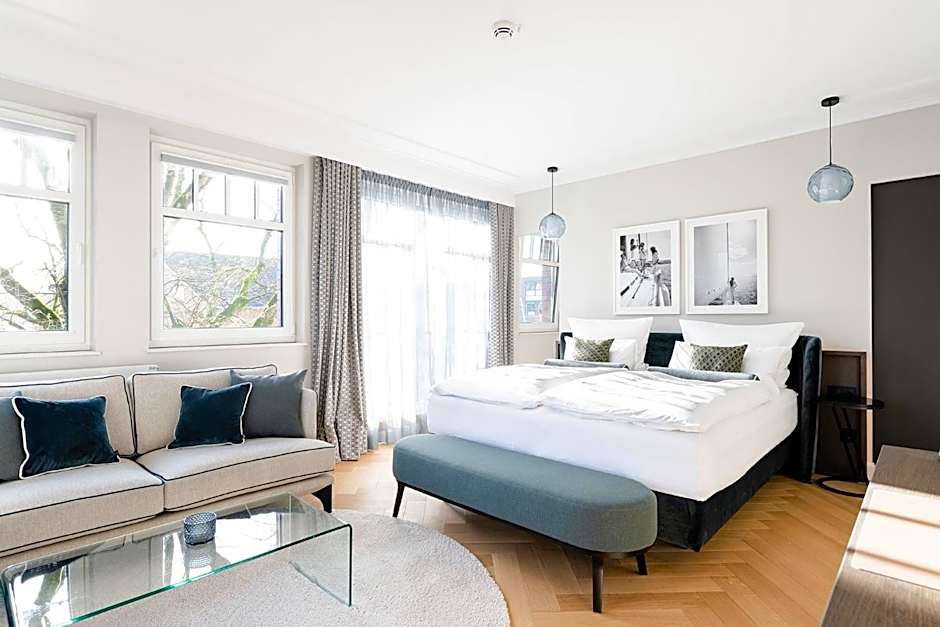 Clounys Hotel