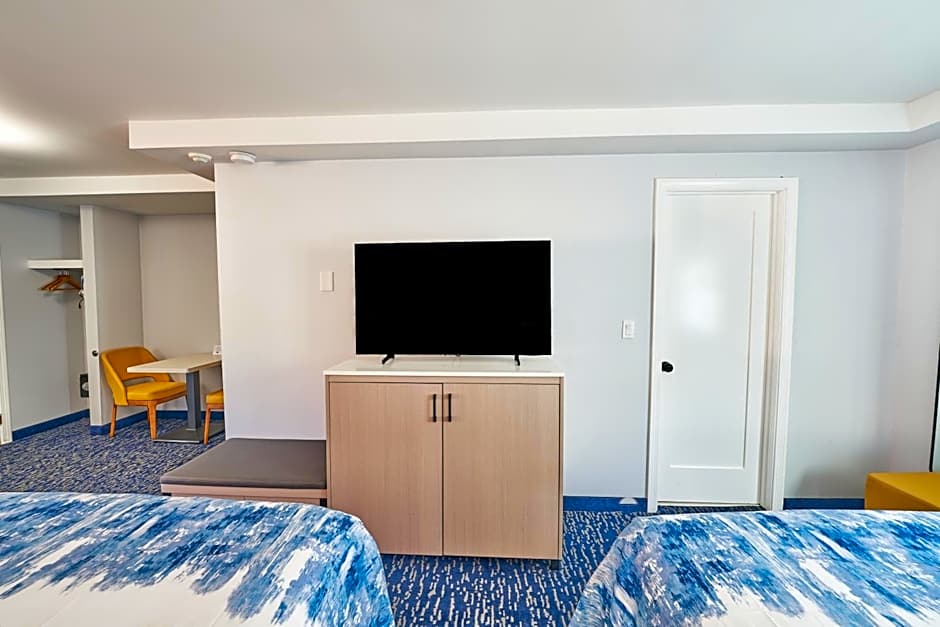 All Seasons Inn & Suites