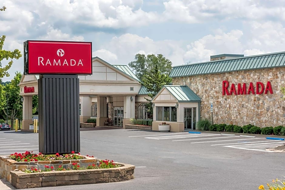 Ramada Hotel & Conference Center by Wyndham State College 