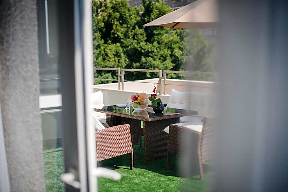LOUIS V HOTEL LEBANON