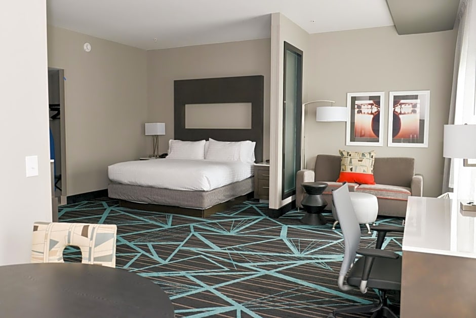 Holiday Inn Express & Suites Charlotte Airport, an IHG Hotel