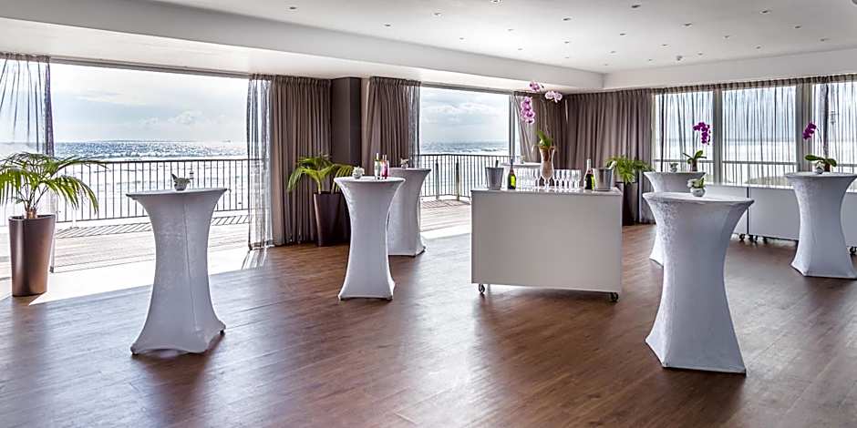 Lagoon Beach Hotel & Spa