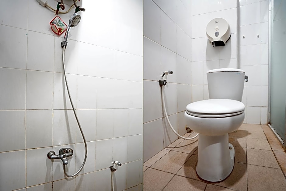 OYO Flagship 90890 Bratang Gede Residence