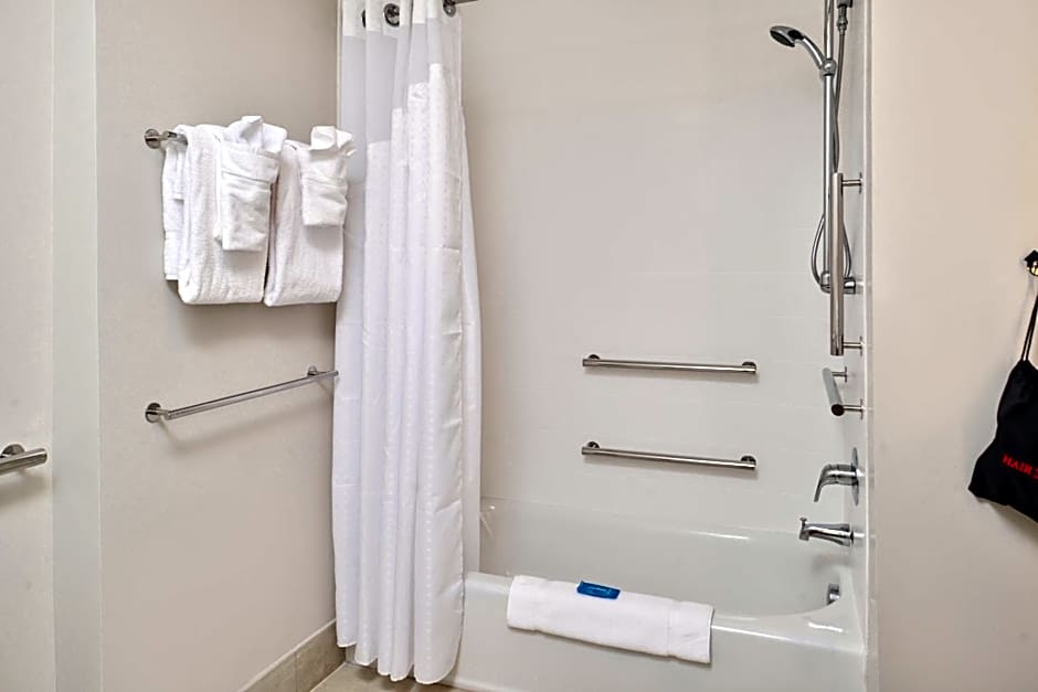 Holiday Inn Express & Suites Farmville By IHG