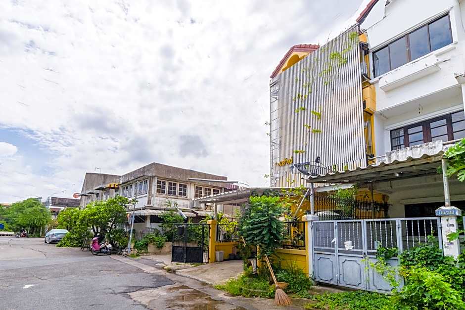 Chom’s House @sapanmai – Bangkok, NY
