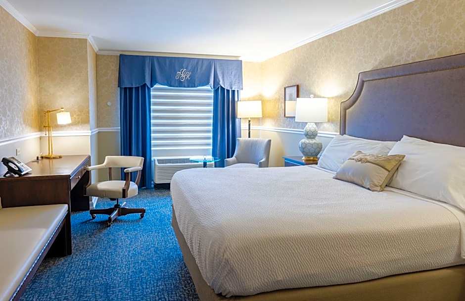 Photo 1 of 4 of 1 Queen Bed