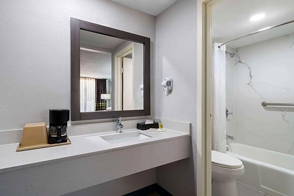 Super 8 by Wyndham Longview/North