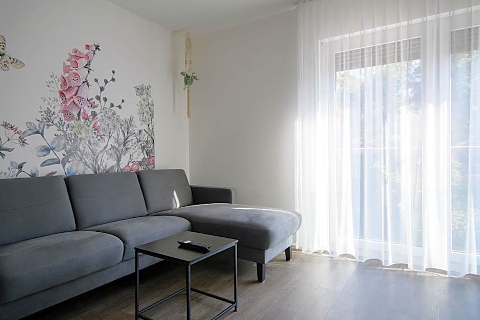 Smart & Stay Aparthotel Saarbrücken Süd - Self-Check-In - Free Parking