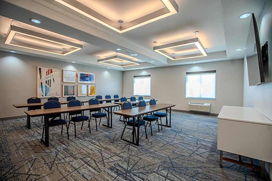 Holiday Inn Express & Suites Cleveland By IHG