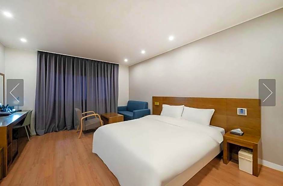 The 7 Business Hotel