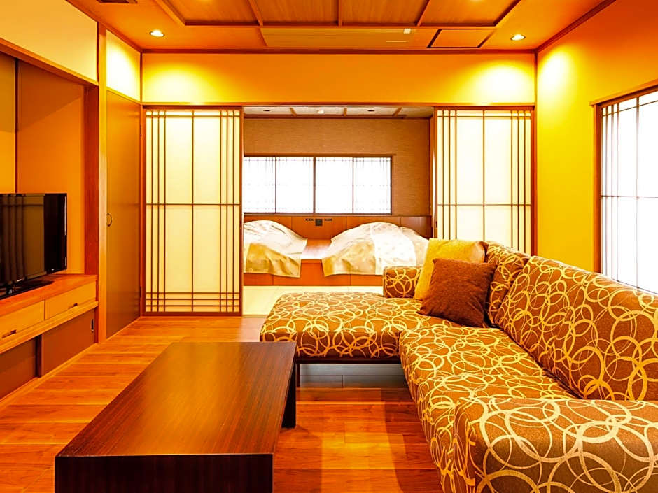 Kanazawa Yuwaku Onsen Kokarian