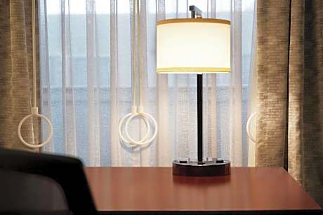 Queen Suite with Bath Tub - Disability Access