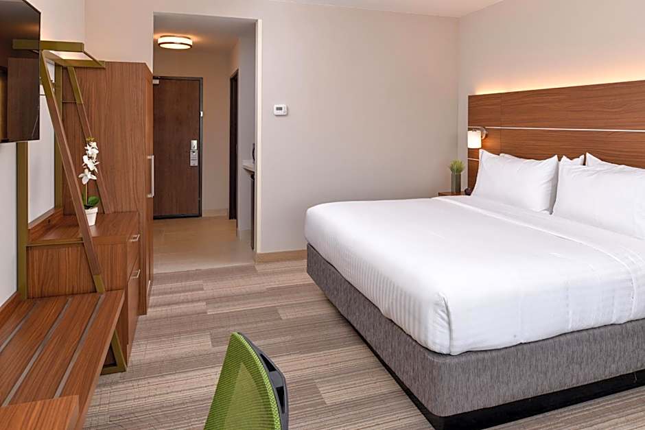 Holiday Inn Express & Suites St. Petersburg - Seminole Area By IHG