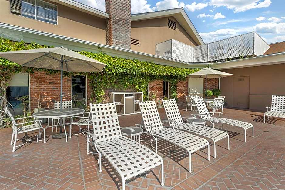 Best Western Plus Carriage Inn