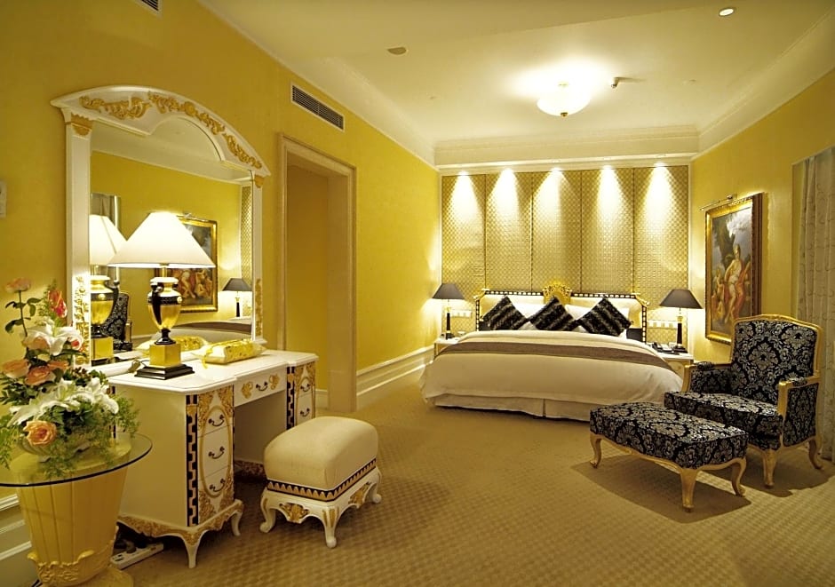 Howard Johnson Ginwa Plaza Hotel