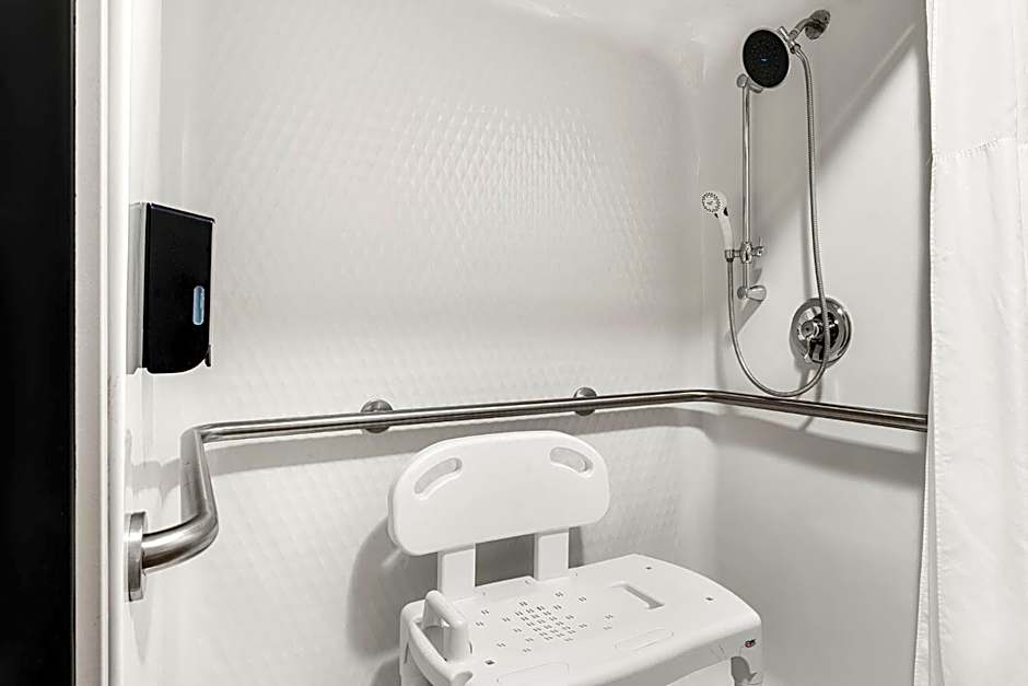 The Ashley Inn & Suites