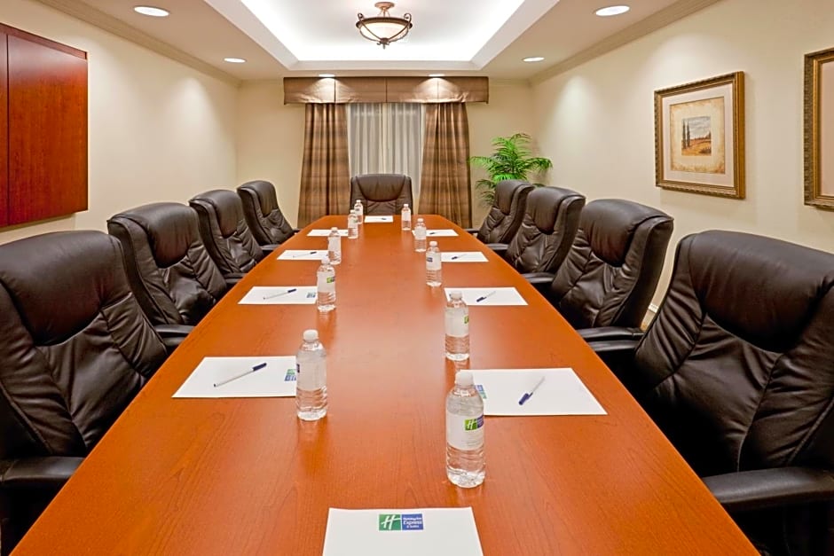 Holiday Inn Express Hotel & Suites Waxahachie By IHG