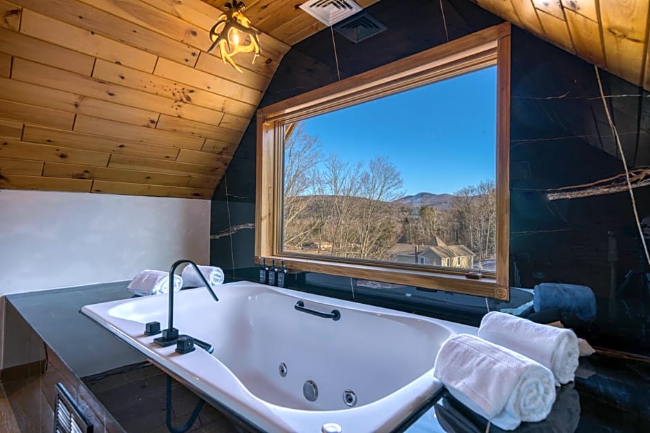 The Haüs Windham - Luxury Suites, Hot Tub, Mountain Views!