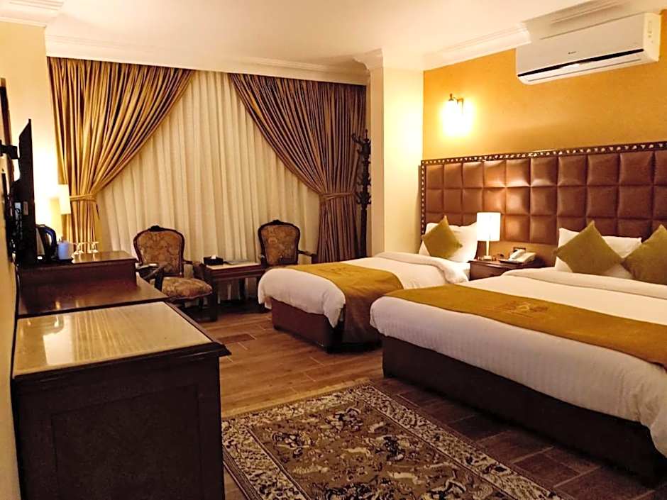 Town Season Hotel