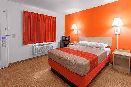 1 Queen Bed | Smoking, Micfridge
