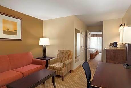 2 Queen Beds, Suite, Nonsmoking, Accessible